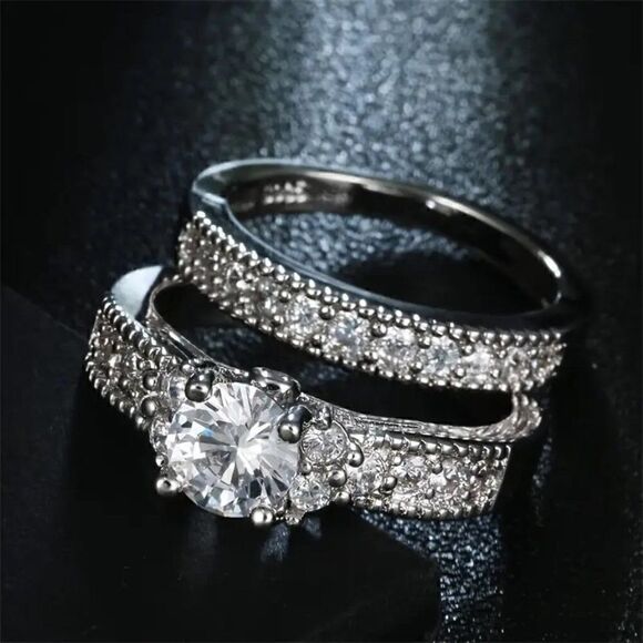 Beautiful Round Cut Women's Engagement Wedding Ring Set - Picture 2 of 6